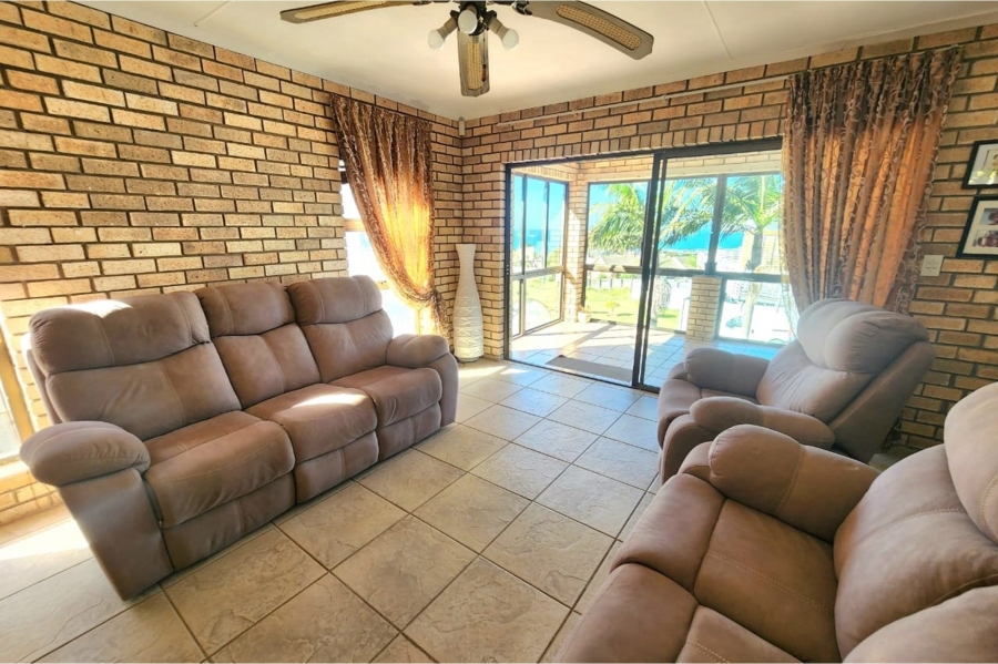 6 Bedroom Property for Sale in Wavecrest Eastern Cape